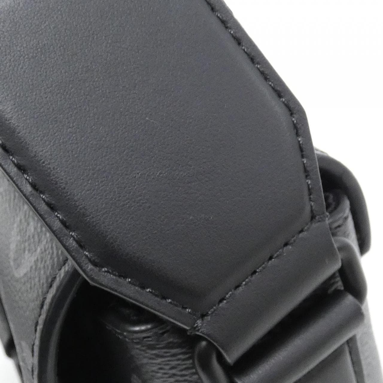 ルイヴィトン モノグラム エクリプス Sケープ メッセンジャー M46794 ショルダーバッグ