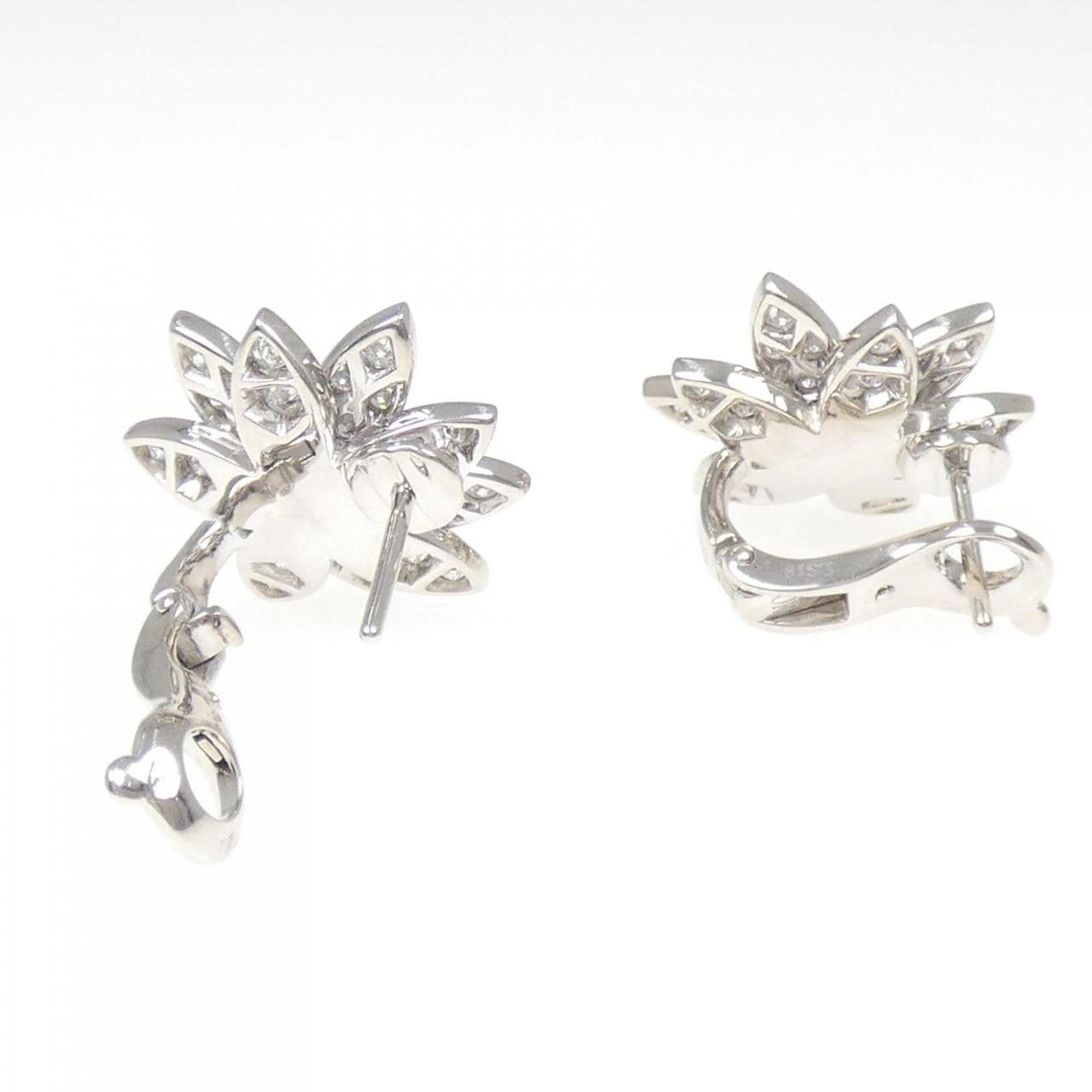 ヴァンクリーフ&アーペル ロータス スモール ピアス