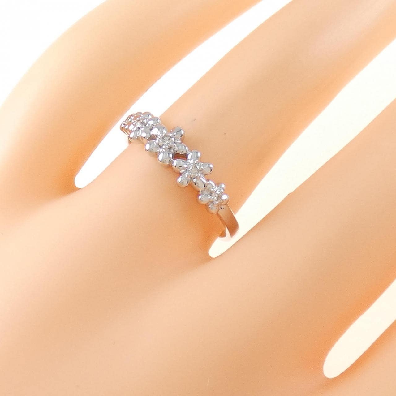 K18WG フラワー ダイヤモンド リング 0.30CT
