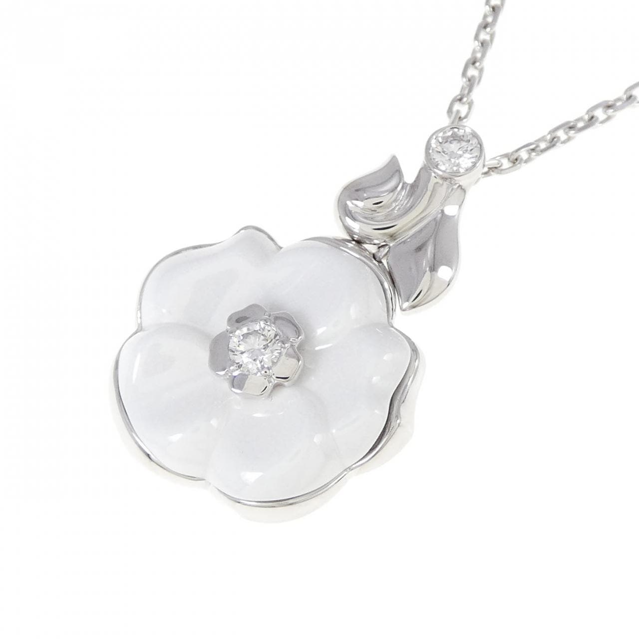 CHANEL camellia necklace