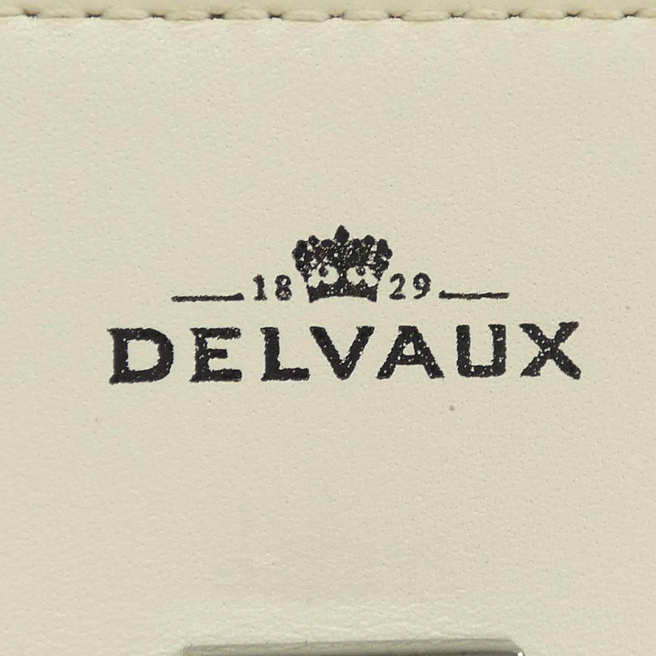 德尔沃DELVAUX