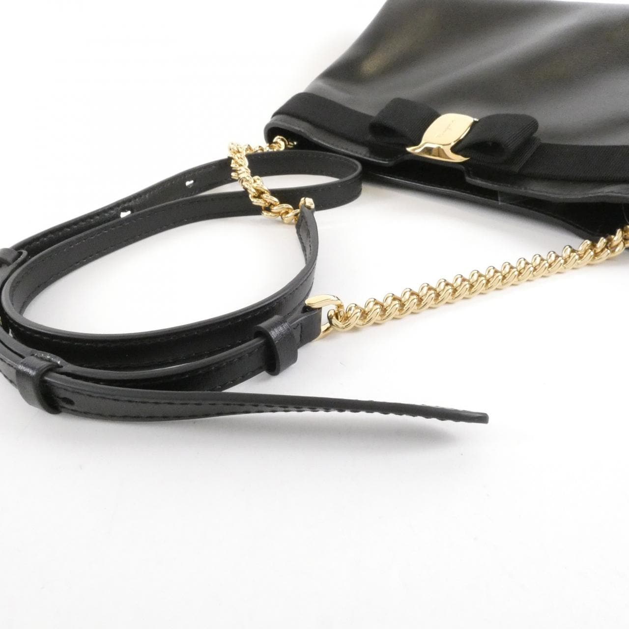 サルヴァトーレフェラガモ NEW VARA 21 I265 ショルダーバッグ