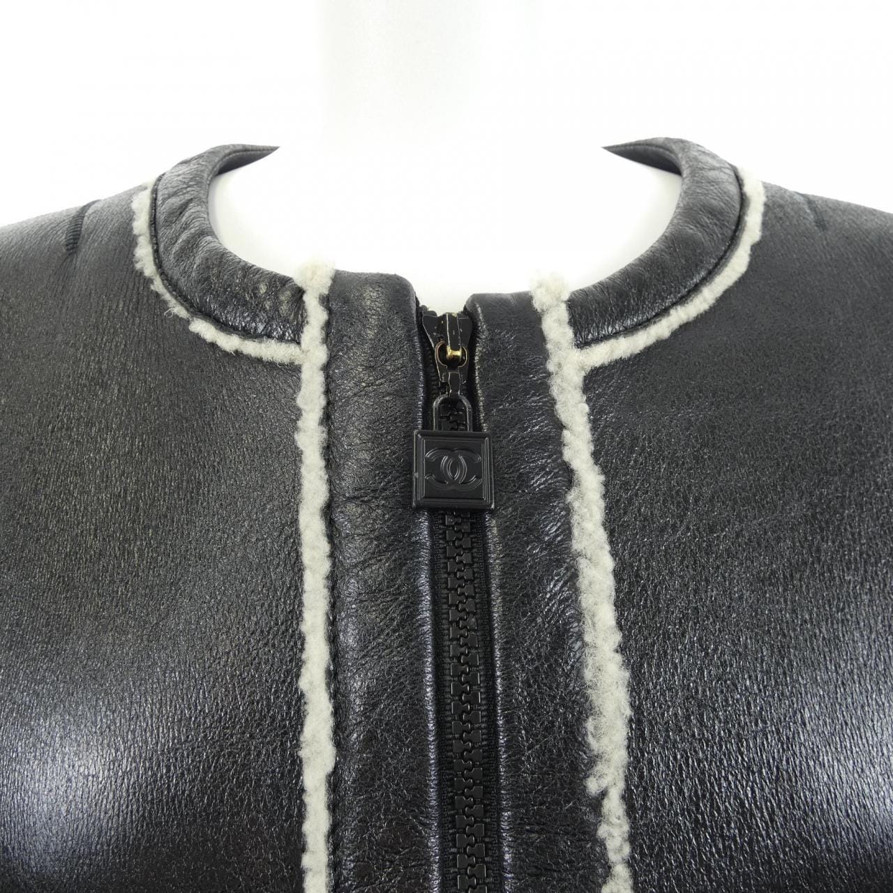 シャネル CHANEL P33736W04172 08A ムートンジャケット