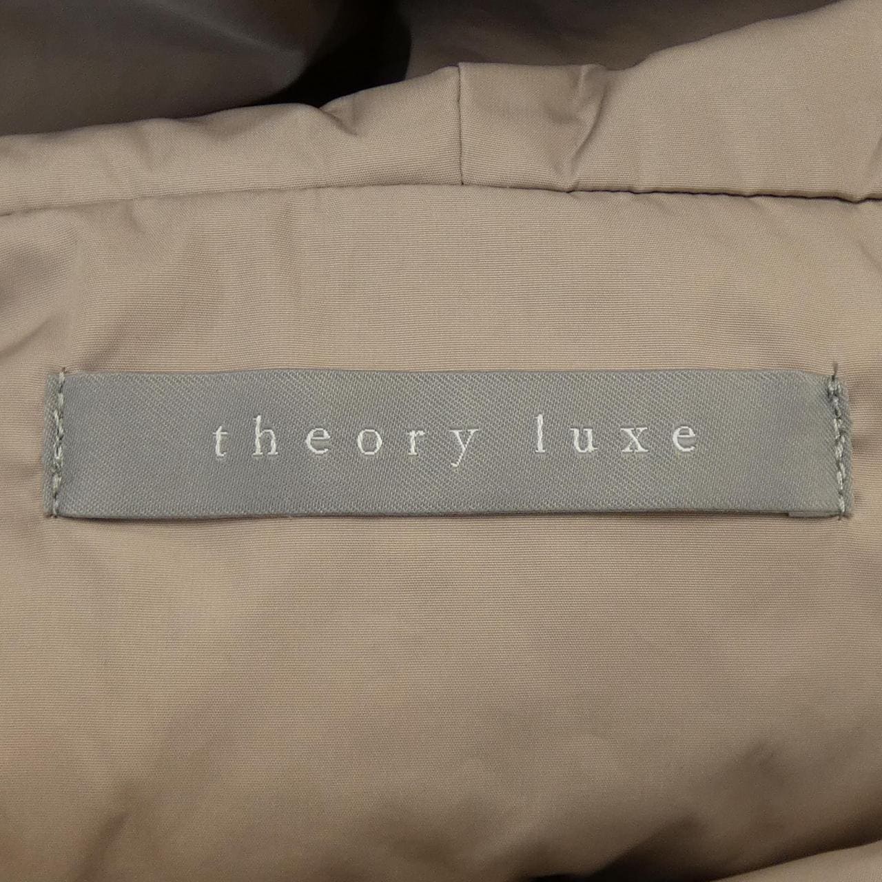 塞奥莉露Theory luxe羽绒大衣