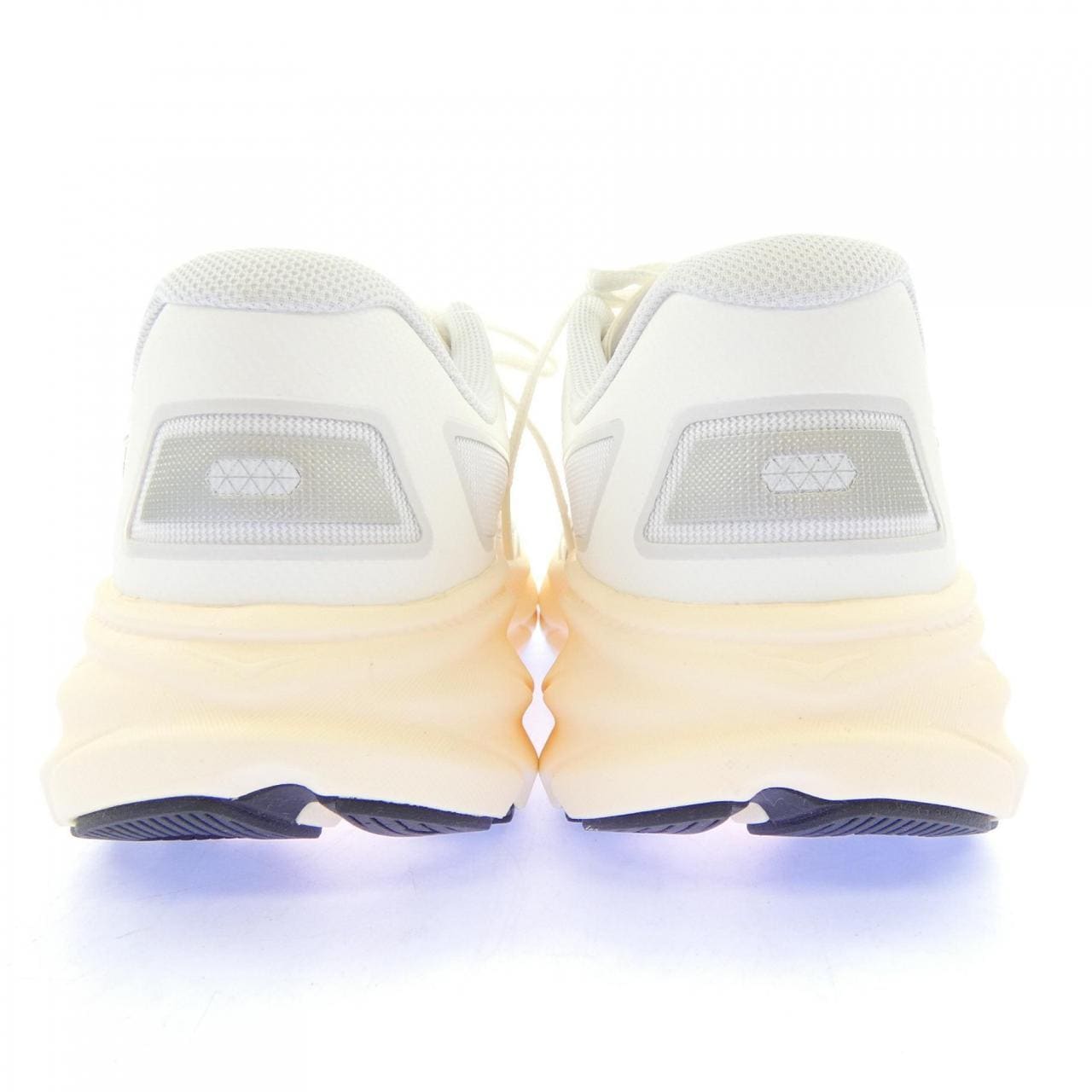 HOKA スニーカー