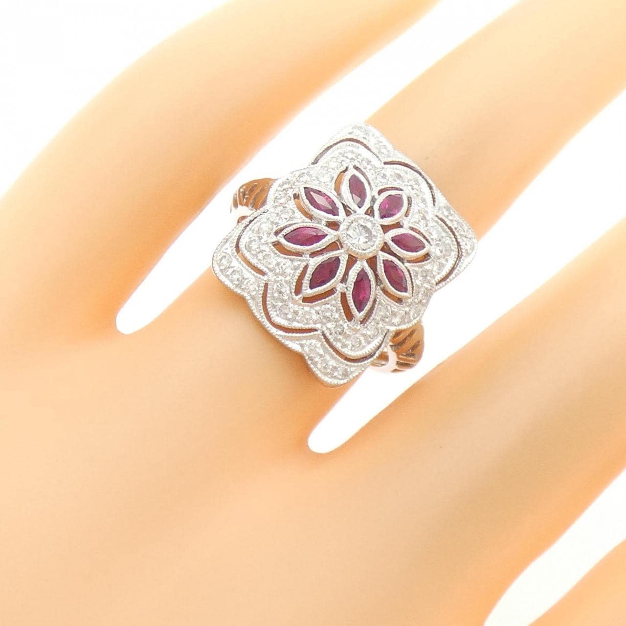 PT900 フラワー ルビー リング 0.67CT