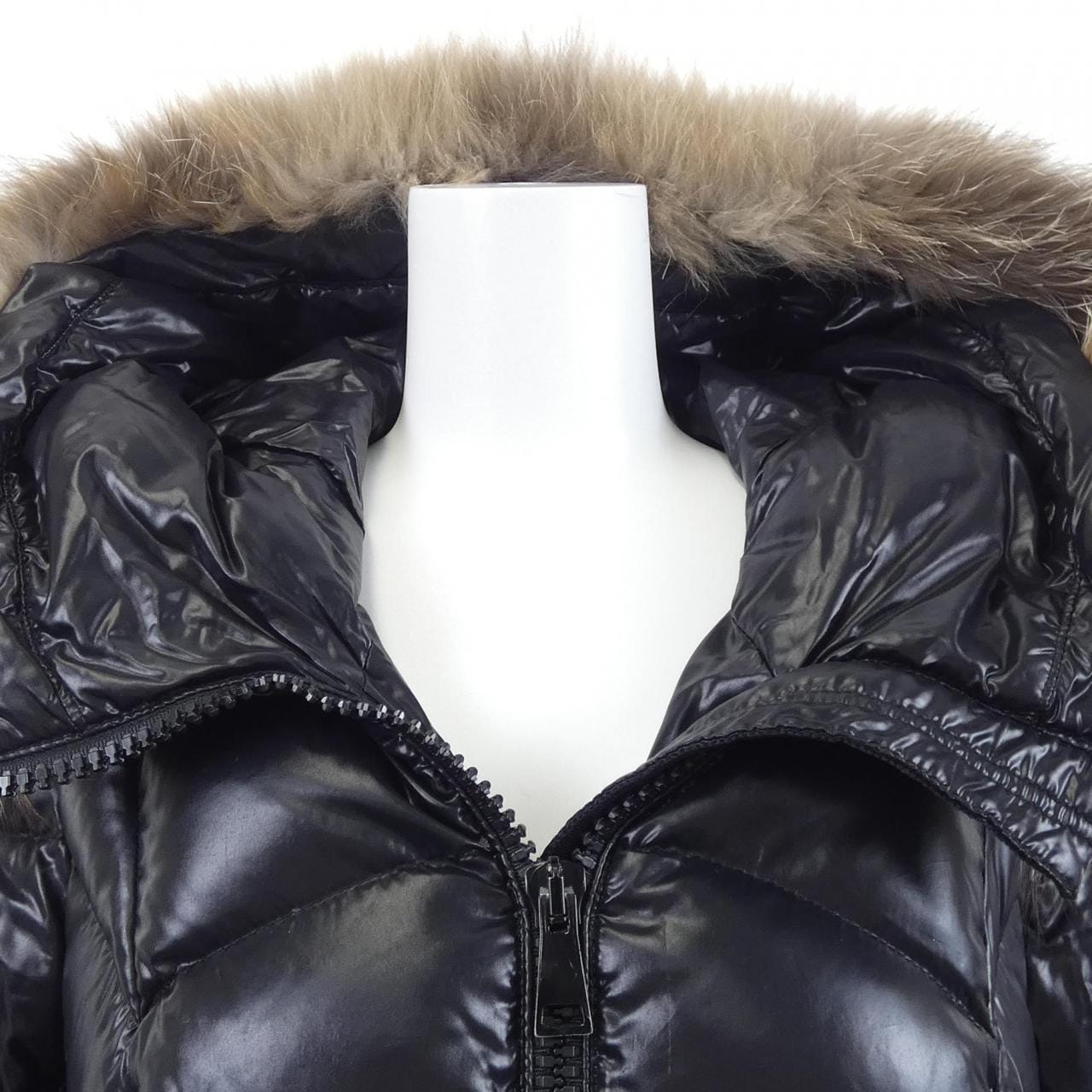 モンクレール MONCLER ALBIZIA ダウンコート