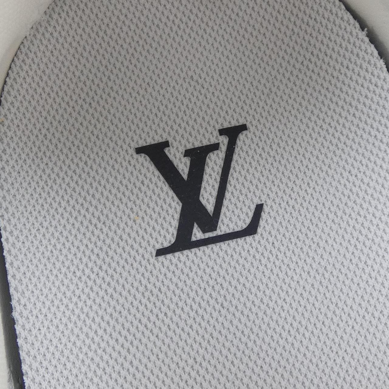 ルイヴィトン LOUIS VUITTON LVバターソフト スニーカー