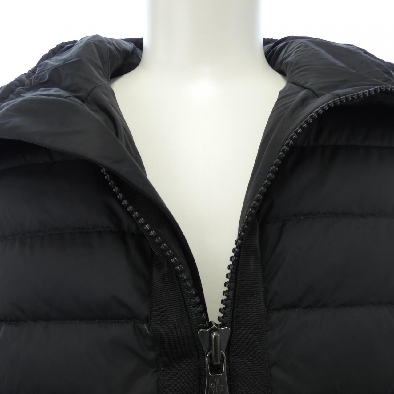 モンクレール MONCLER ダウンジャケット