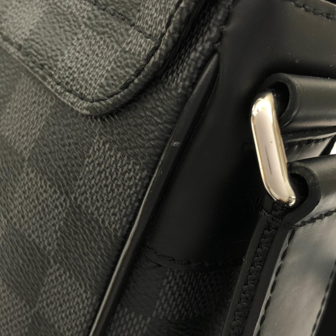 ルイヴィトン ダミエ グラフィット ディストリクト PM N41028 ショルダーバッグ