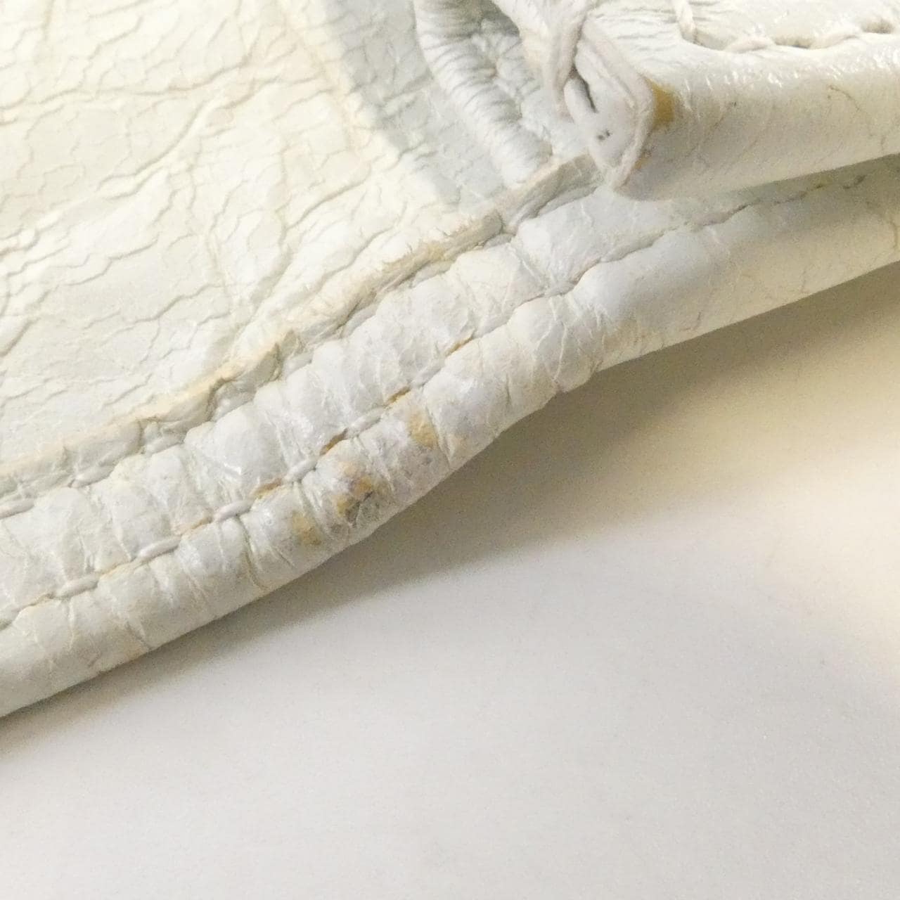 バレンシアガ GRAFFITI EXPLORER POUCH STRAP 532298 0FEN5 ショルダーバッグ