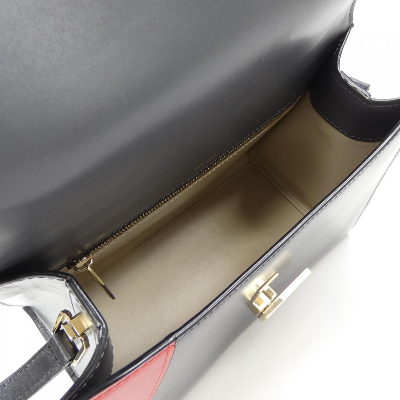 ヴァレクストラ VALEXTRA ミディアム イジィデ ISIDE BAG