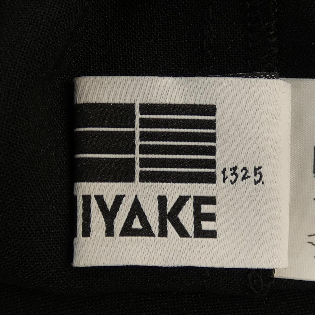 132 5.イッセイミヤケ 132 5.ISSEY MIYAKE IL55FF112 パンツ