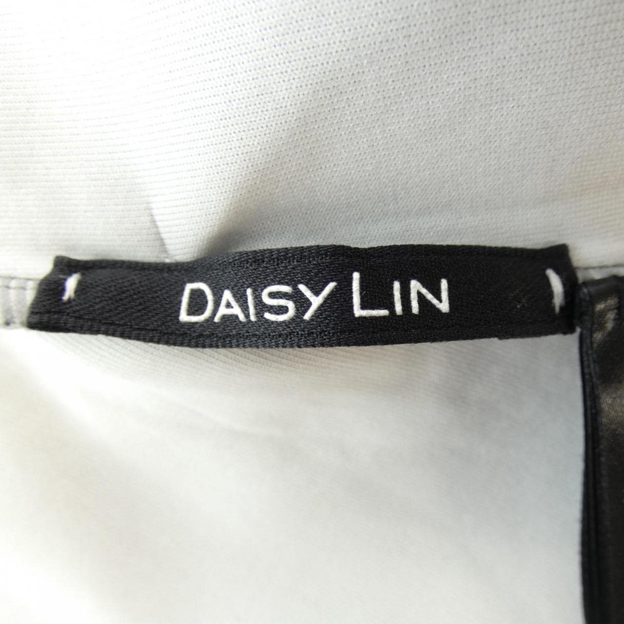 菊粉DAISY LIN上衣