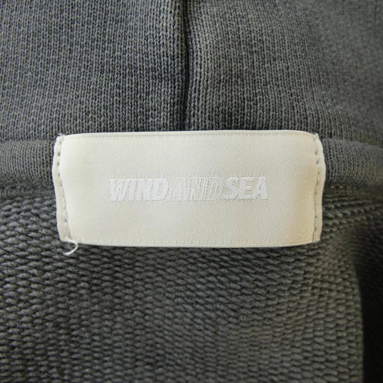 ウィンダンシー WINDANDSEA パーカー