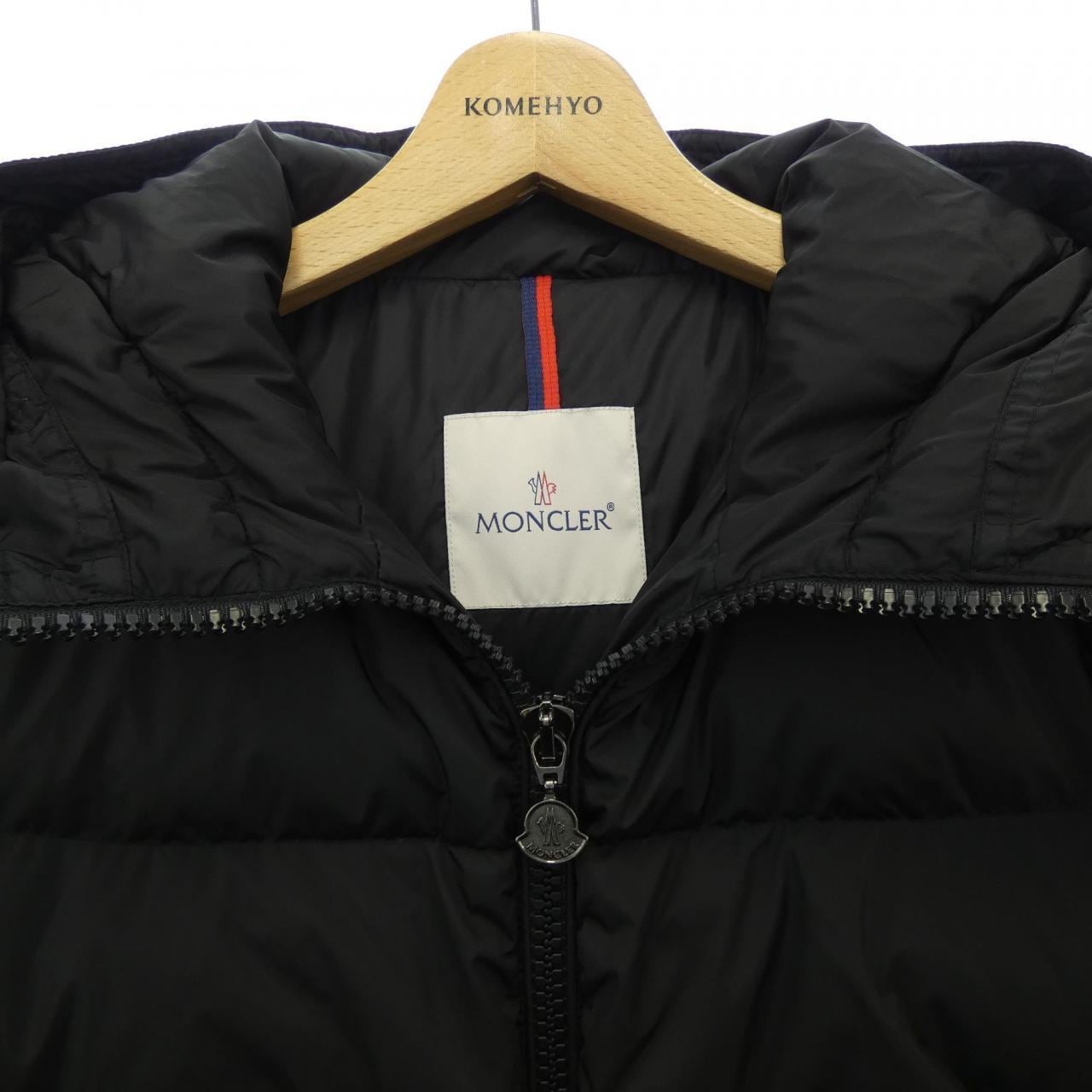 モンクレール MONCLER ダウンジャケット