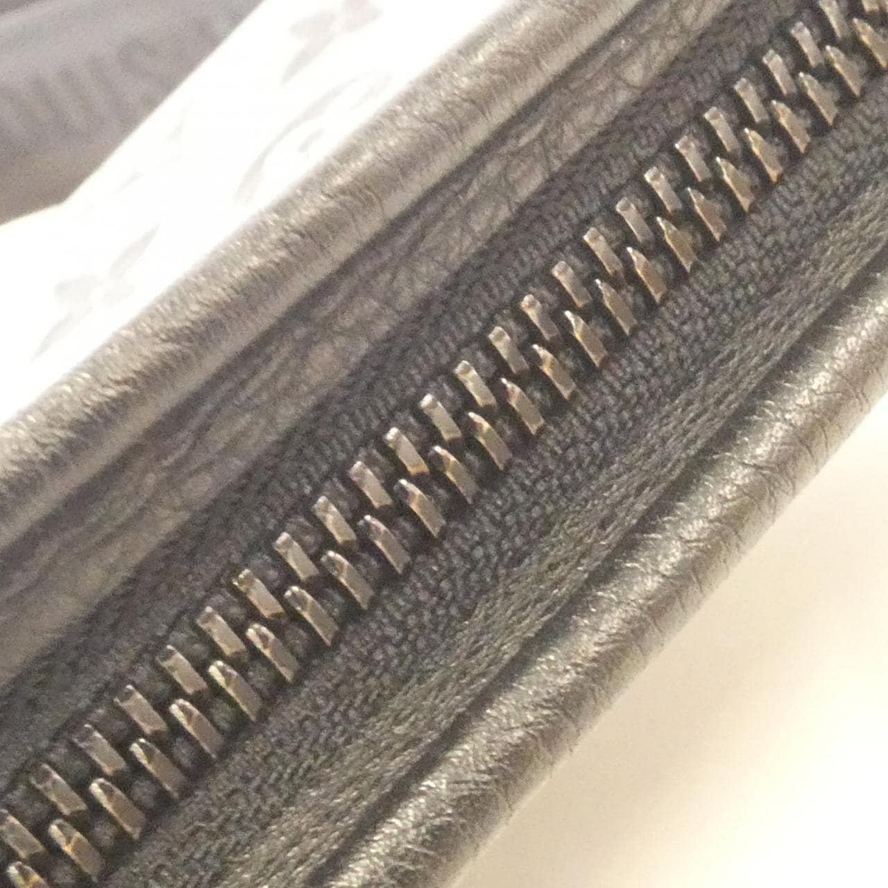 ルイヴィトン モノグラム シャドウ ガストン ウエアラブル ウォレット M81115 ショルダーバッグ