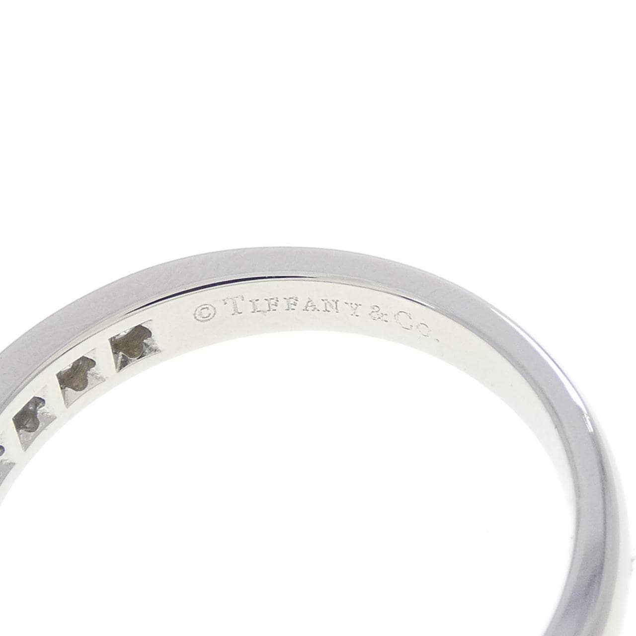 ティファニー ハーフサークル チャネルセッティング リング