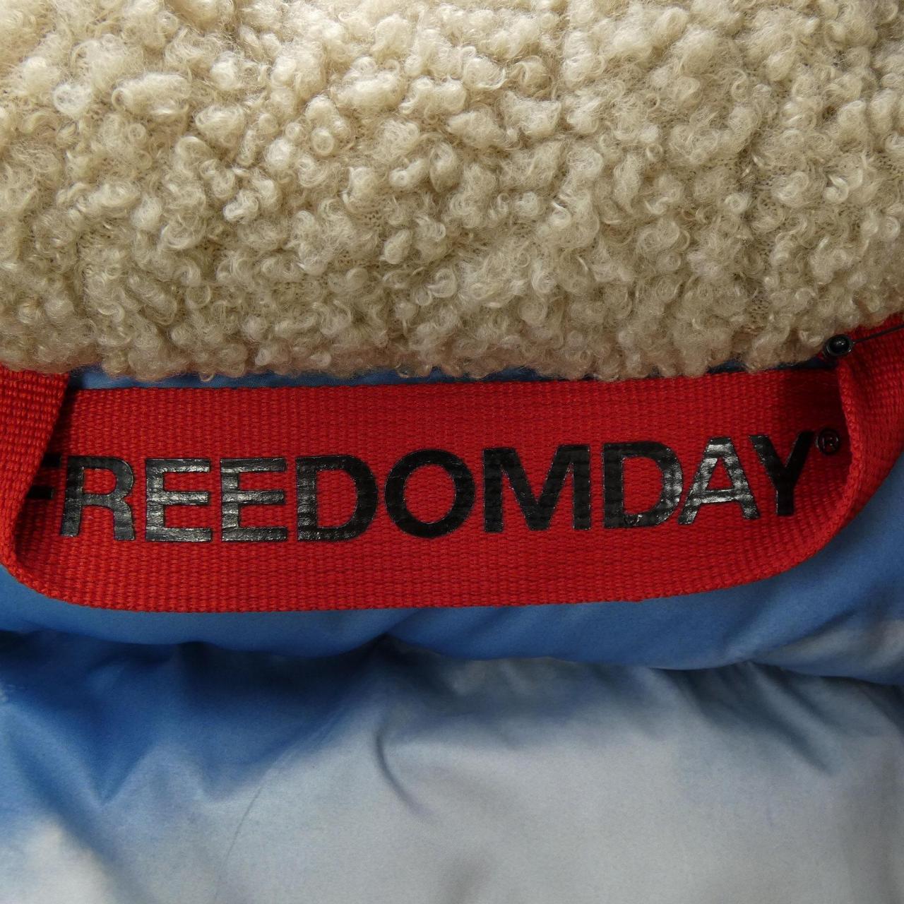 FREEDAMDAY Down Vest