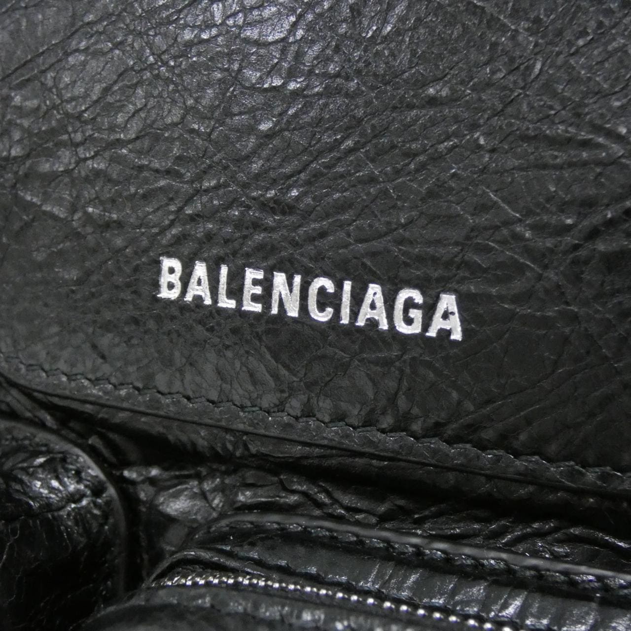 バレンシアガ スーパービジー 829068　210C8 ショルダーバッグ