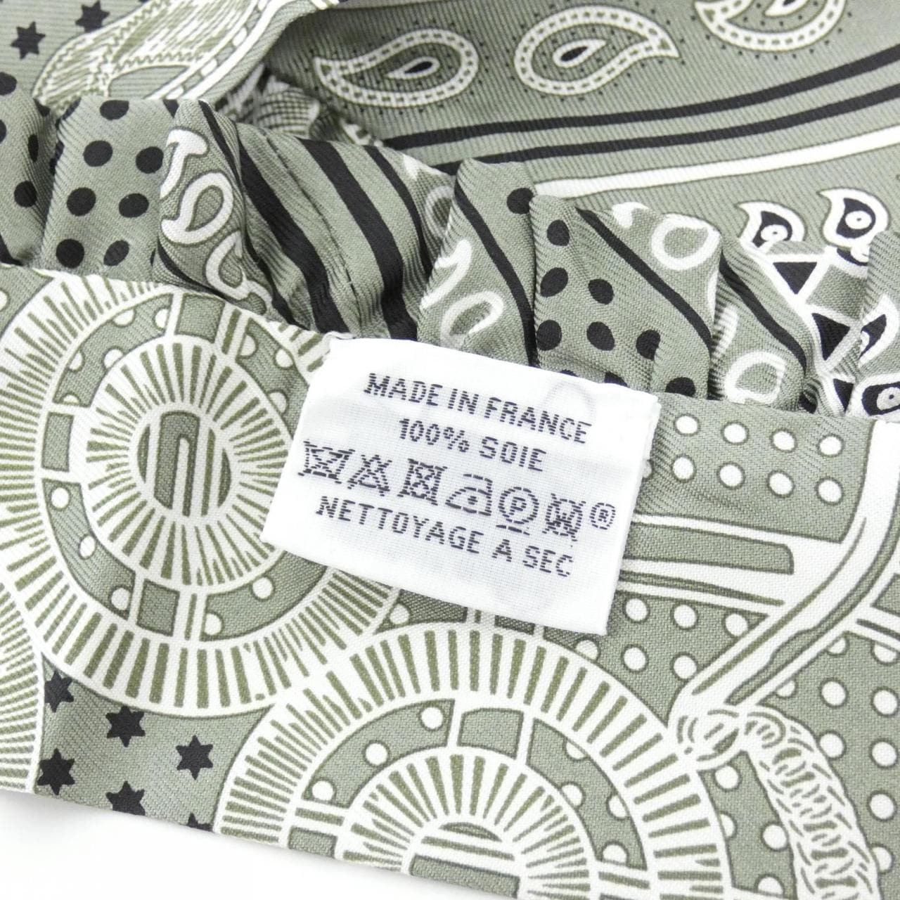 エルメス EPERON D'OR BANDANA ツイリー フリル 852978S スカーフ