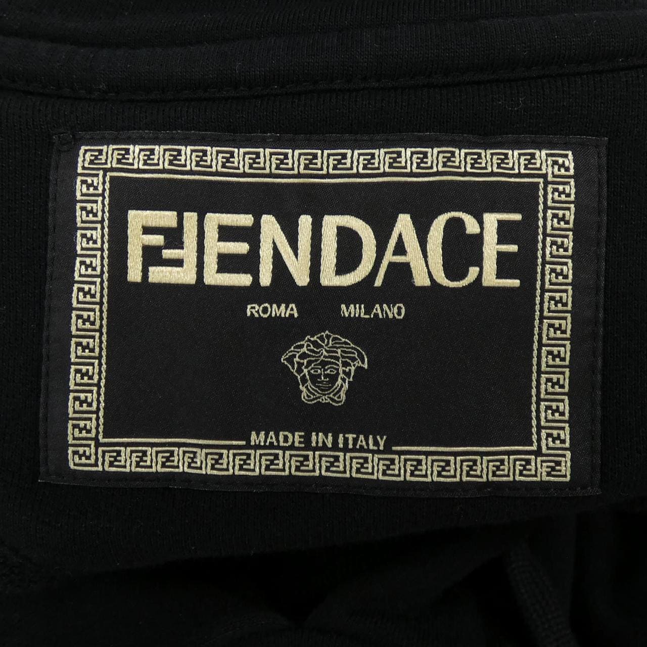 フェンダーチェ FENDACE 1006424 パーカー