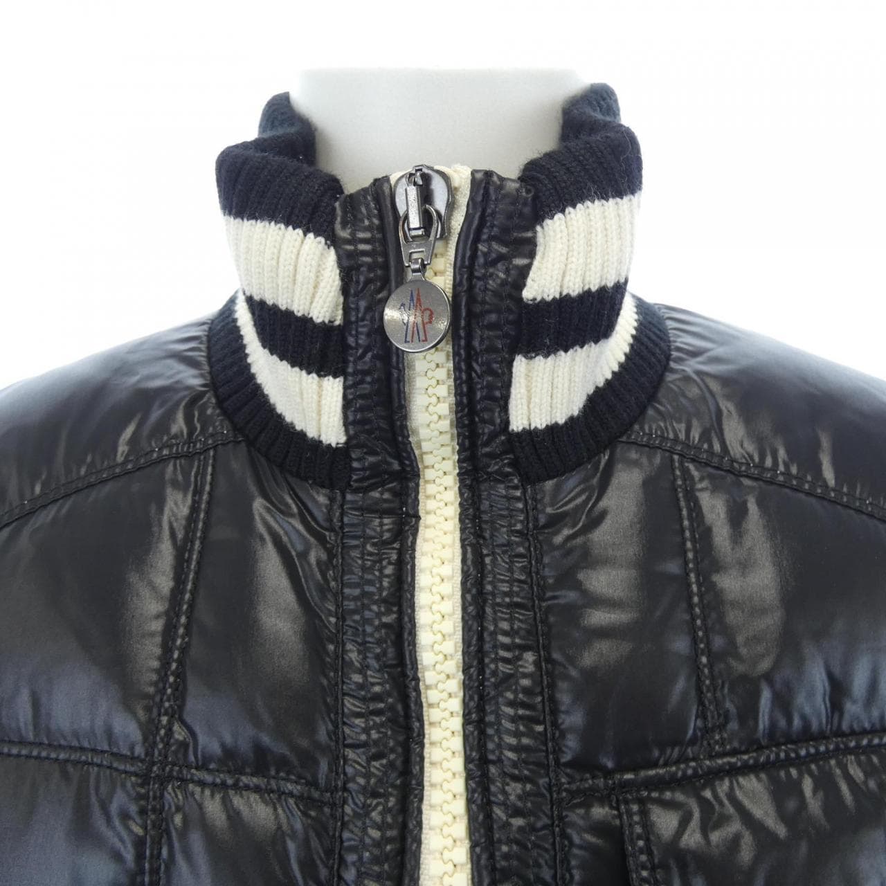モンクレール MONCLER 40317/50 ダウンジャケット