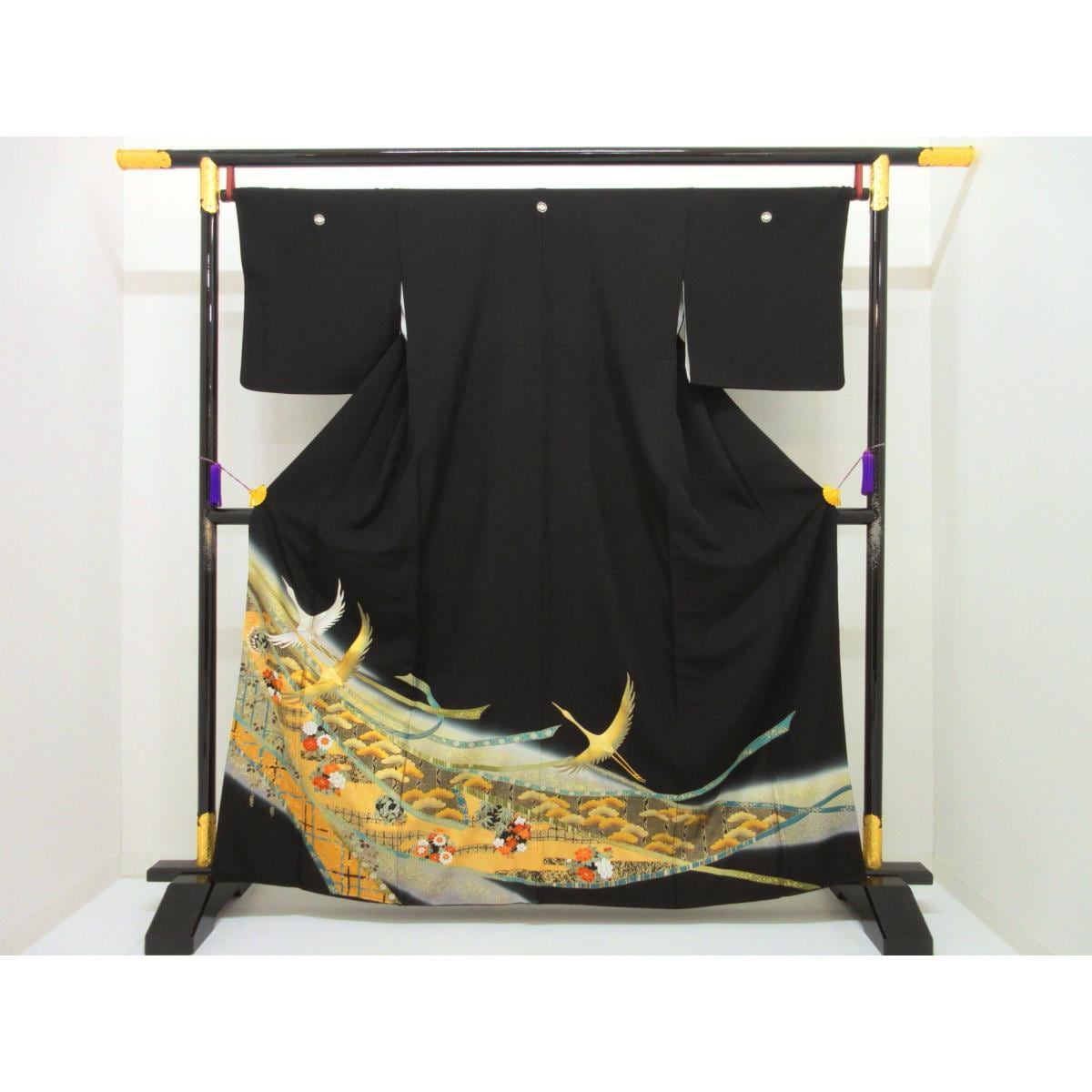 留袖　友禅金彩加工　刺繍入りボカシ染　丸に菊菱