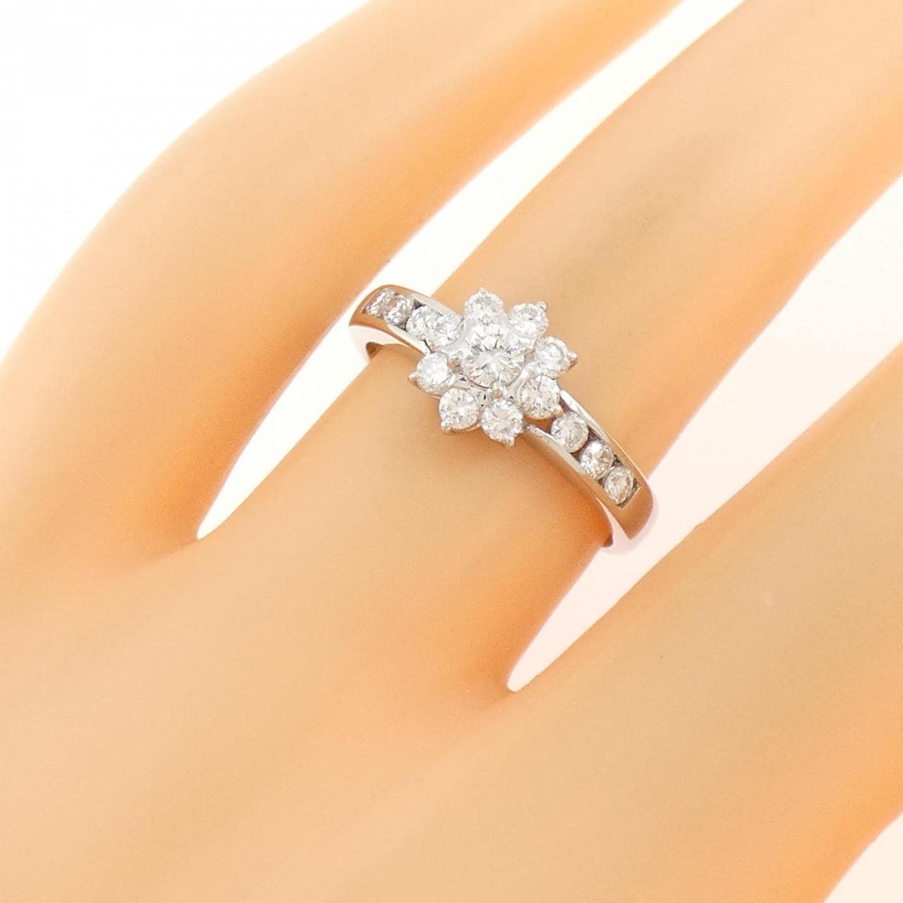 PT900 フラワー ダイヤモンド リング 0.10CT