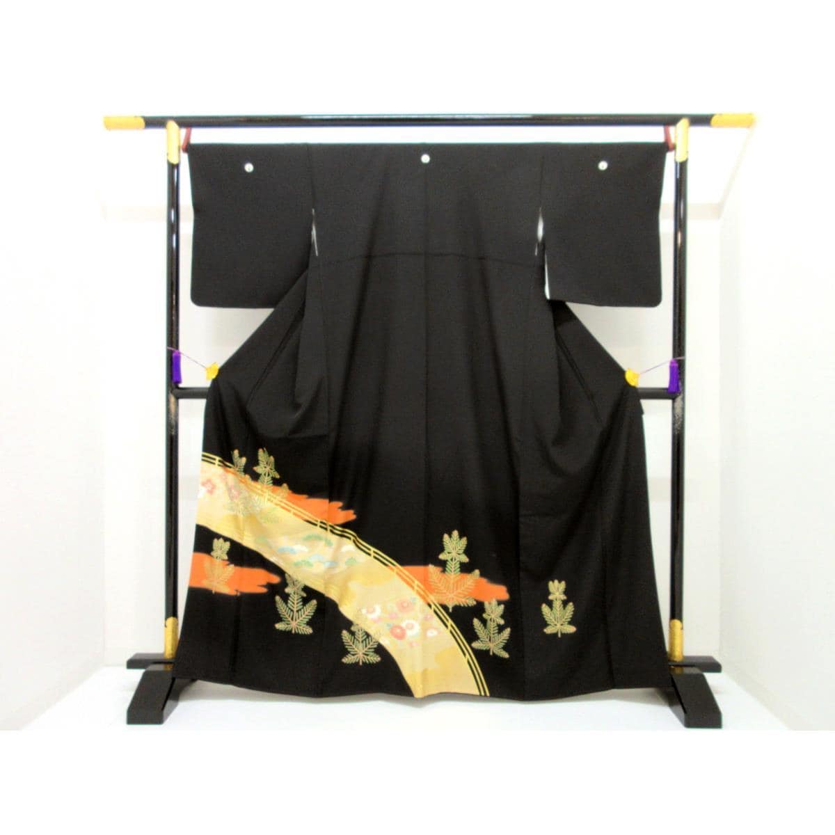 留袖　友禅金彩加工　刺繍入り　抱茗荷　身幅Ｌ寸