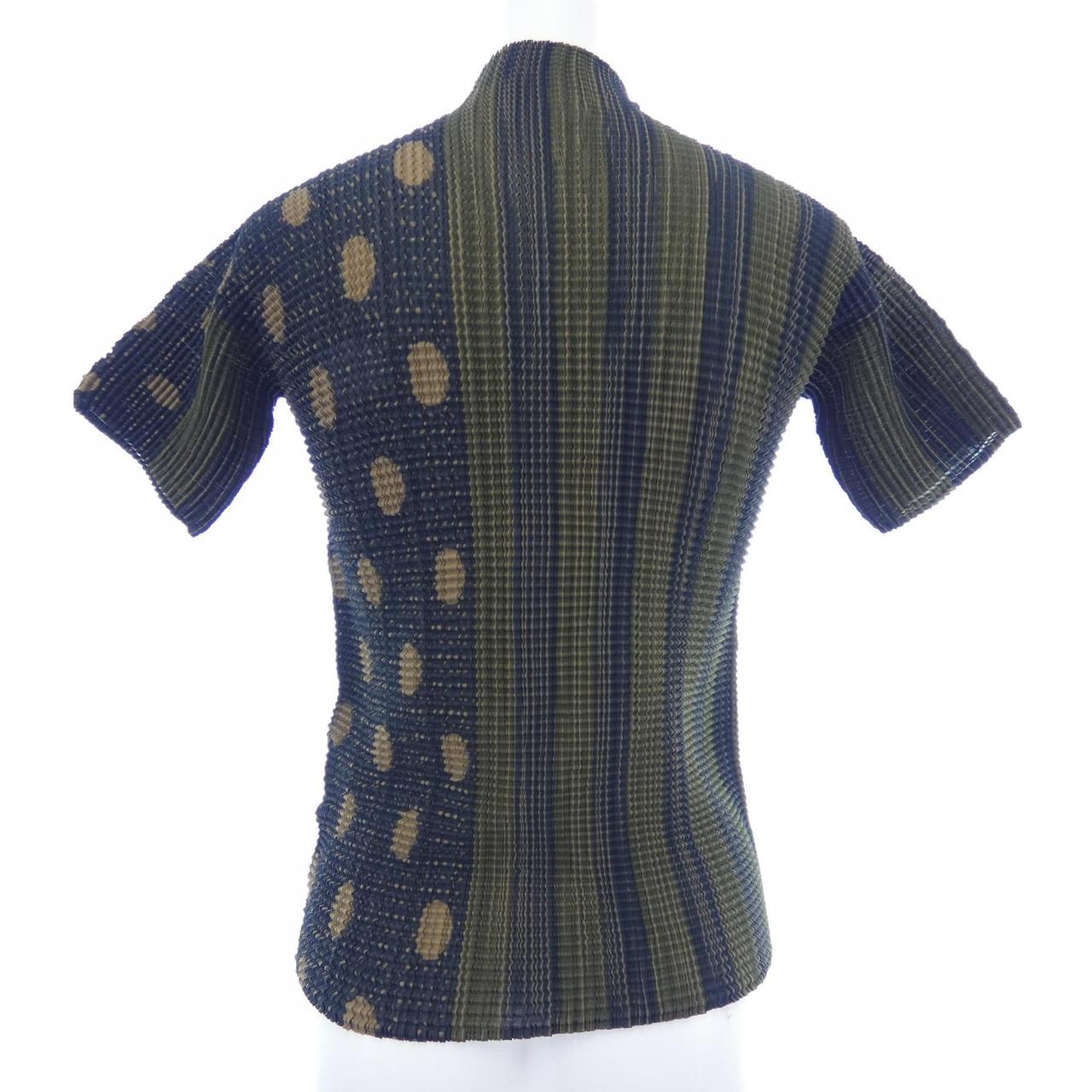 イッセイミヤケ ISSEY MIYAKE トップス