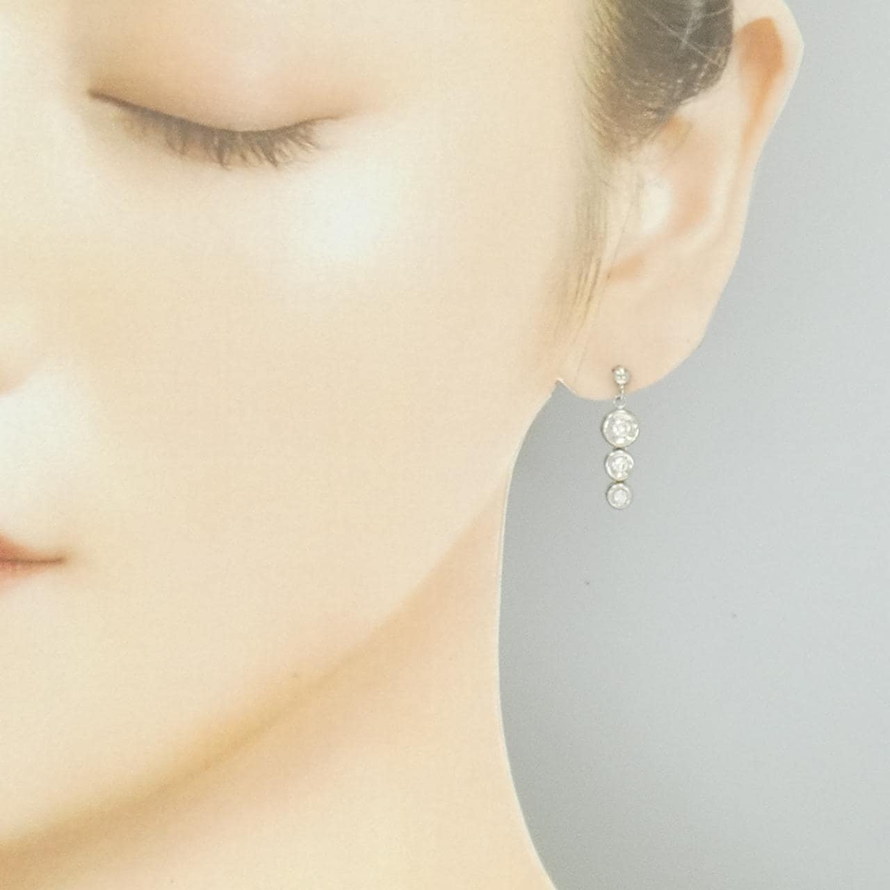 PT900 スリーストーン ダイヤモンド ピアス 0.30CT