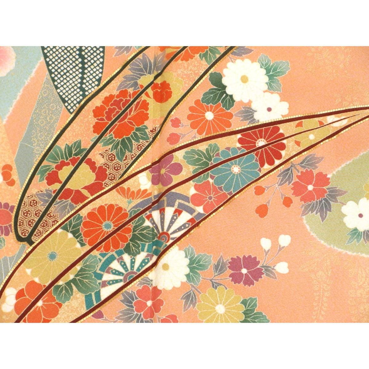 振袖　友禅金彩加工　刺繍入り　身丈Ｓ寸