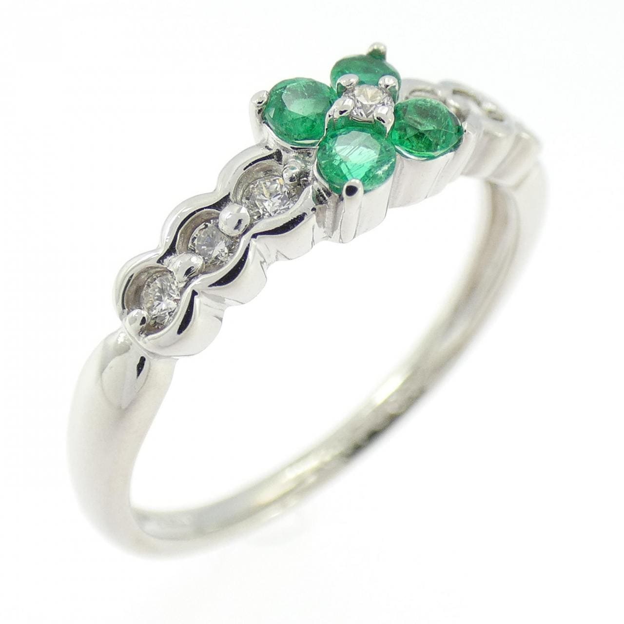 PT900 フラワー エメラルド リング 0.17CT