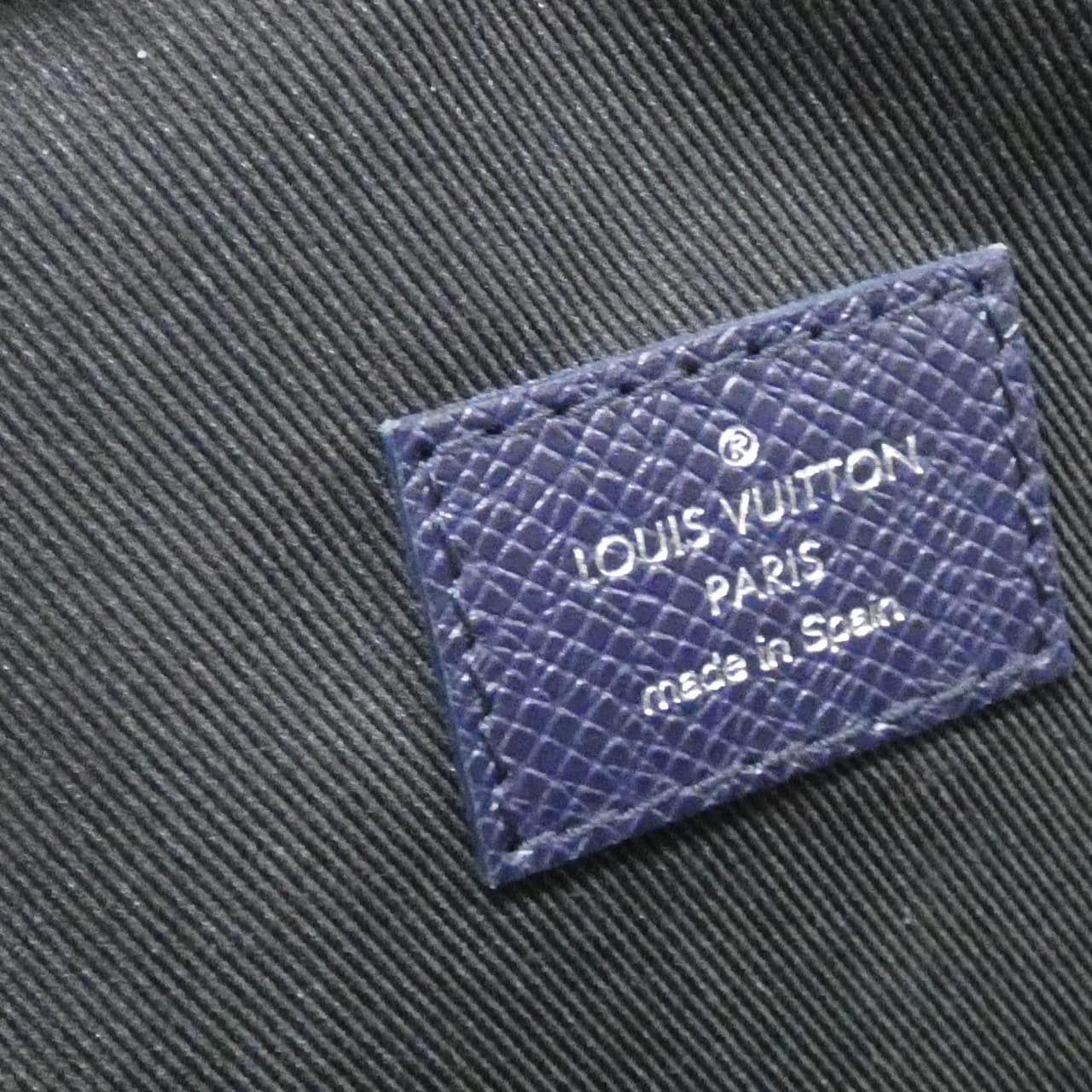 LOUIS VUITTON Taiga Avenue 单肩包 M30971 单肩包