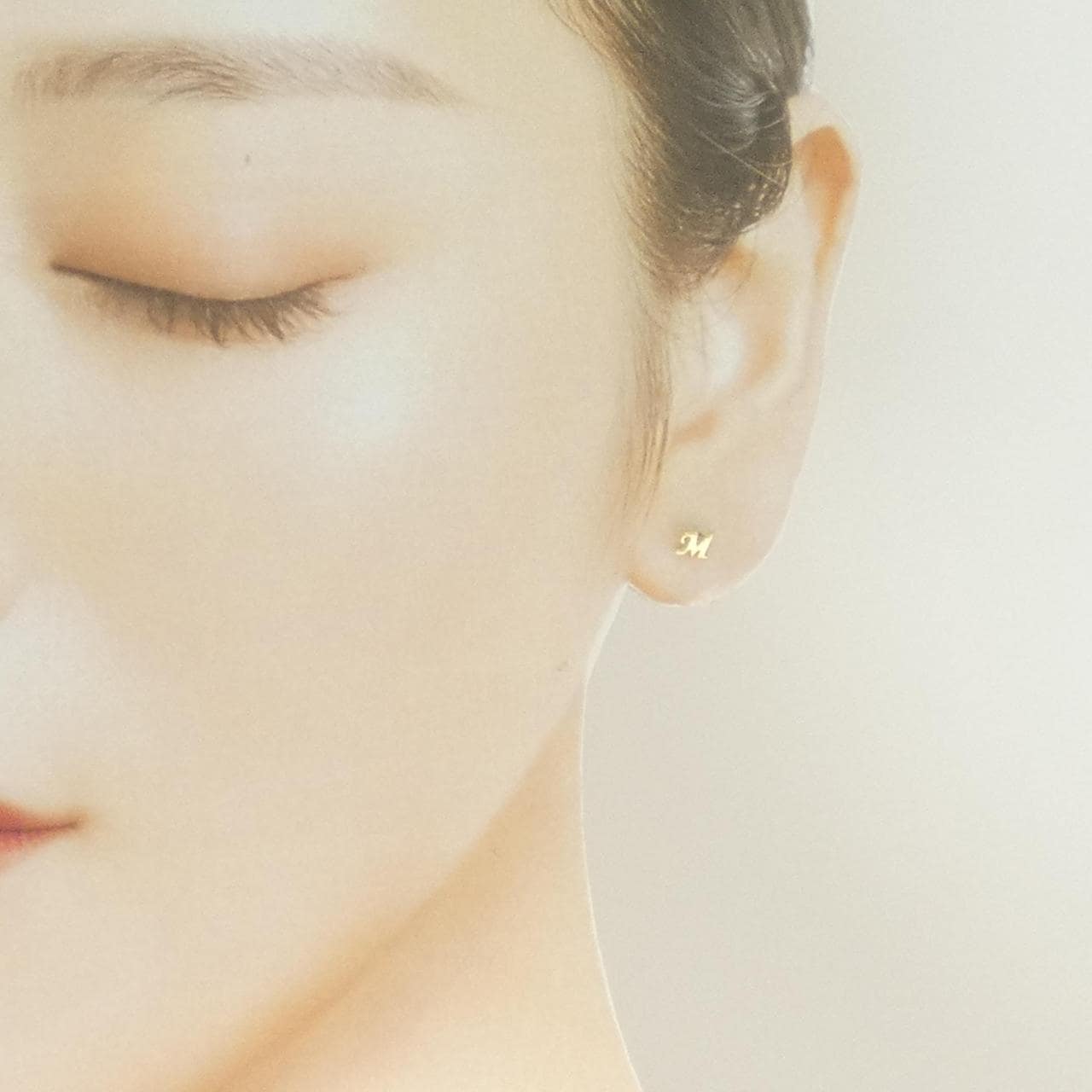 K18YG イニシャルM ピアス