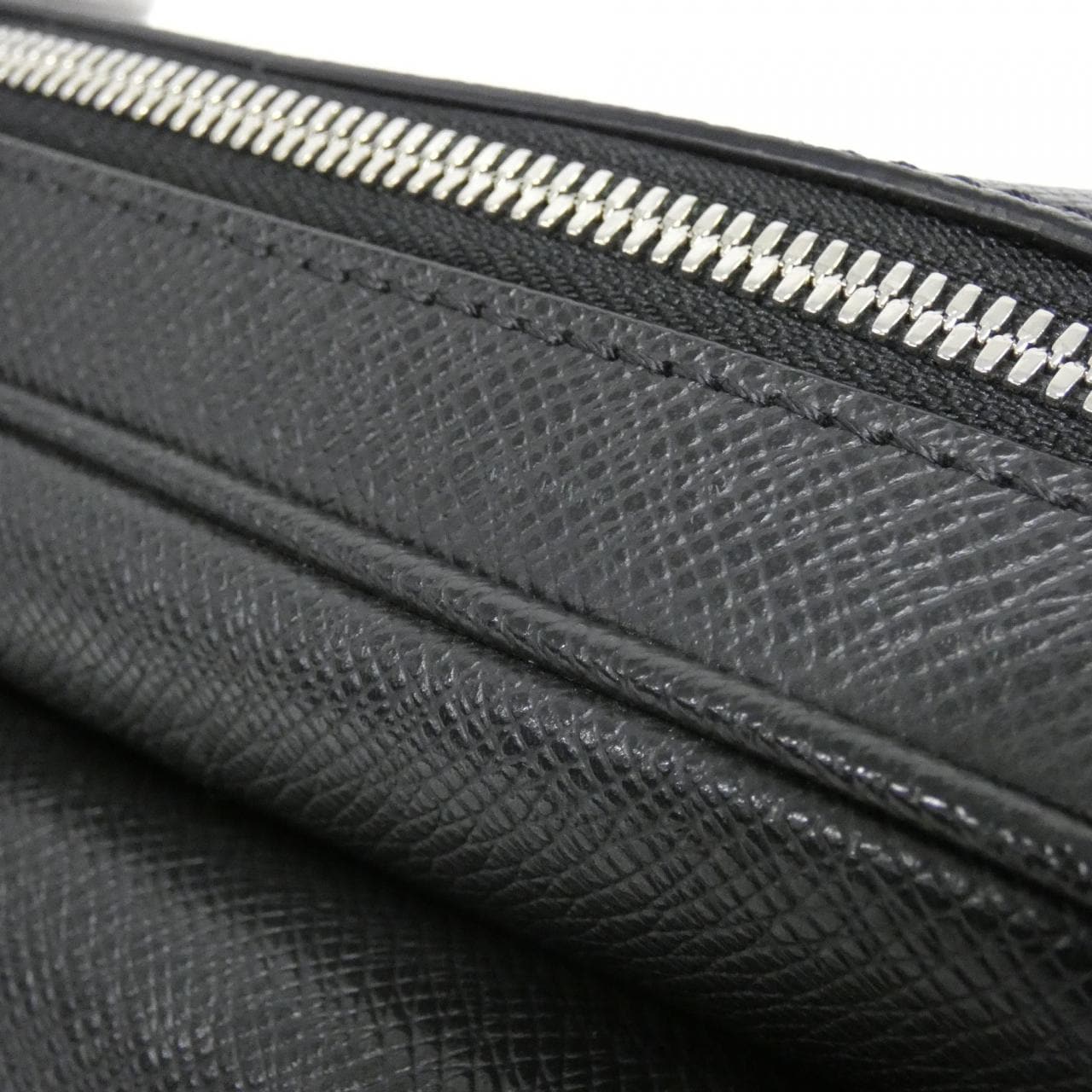 ルイヴィトン タイガ ラマ バムバッグ アウトドア M30245 ショルダーバッグ