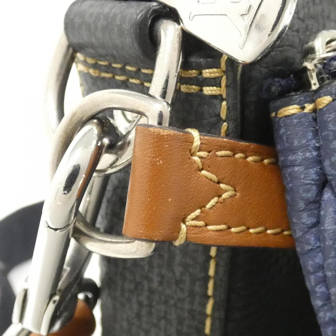 LOUIS VUITTON Taurillon Trio 郵差包 M21544 單肩包