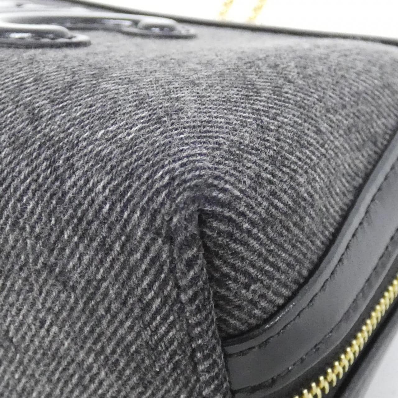 セリーヌ チェーン クラッチ キュイル トリオンフ 10E382GV3 ショルダーバッグ