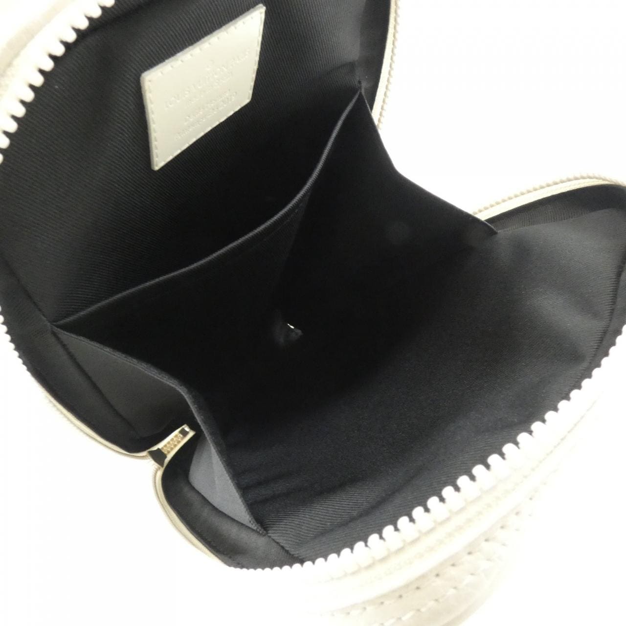 ルイヴィトン トリヨン モノグラム ユティリティ サイドバッグ M53297 ショルダーバッグ