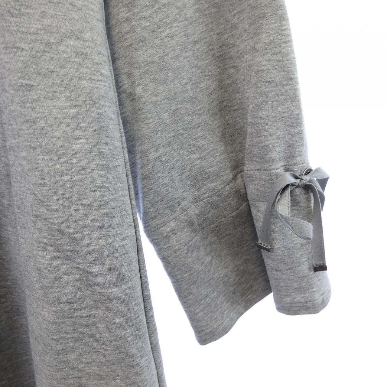 トゥービーシック TO BE CHIC パーカー