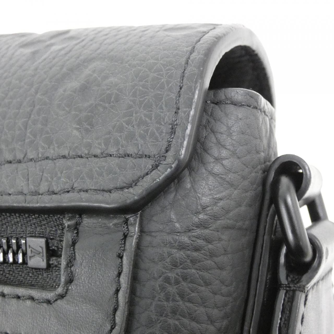 LOUIS VUITTON Taurillon Monogram S 斗篷邮差包 M23741 单肩包