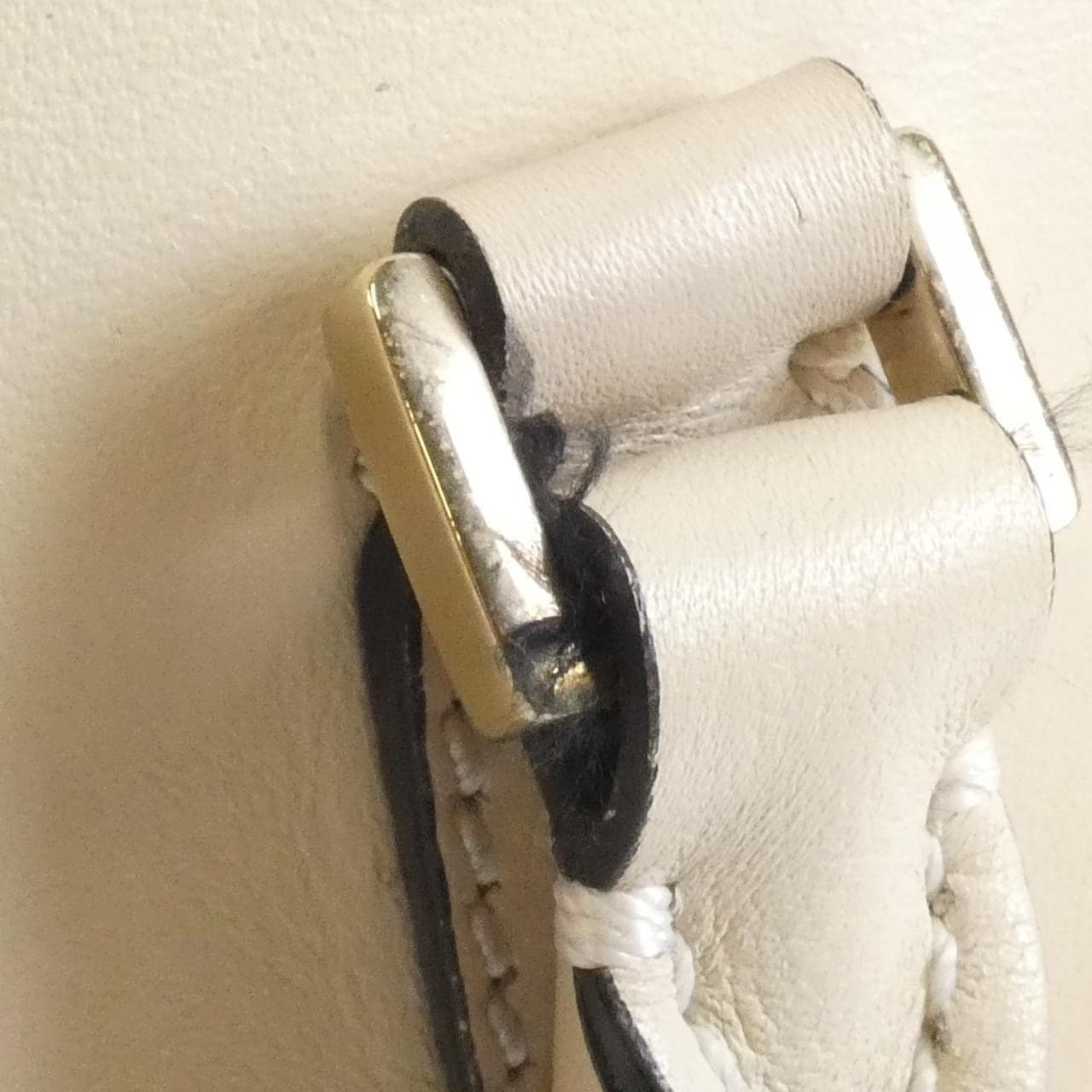 ヴァレンティノガラヴァーニ バッグ