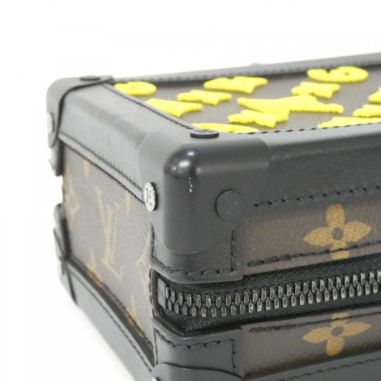 ルイヴィトン モノグラム タフタージュ ヴァーティカル ソフトトランク M45079 ショルダーバッグ