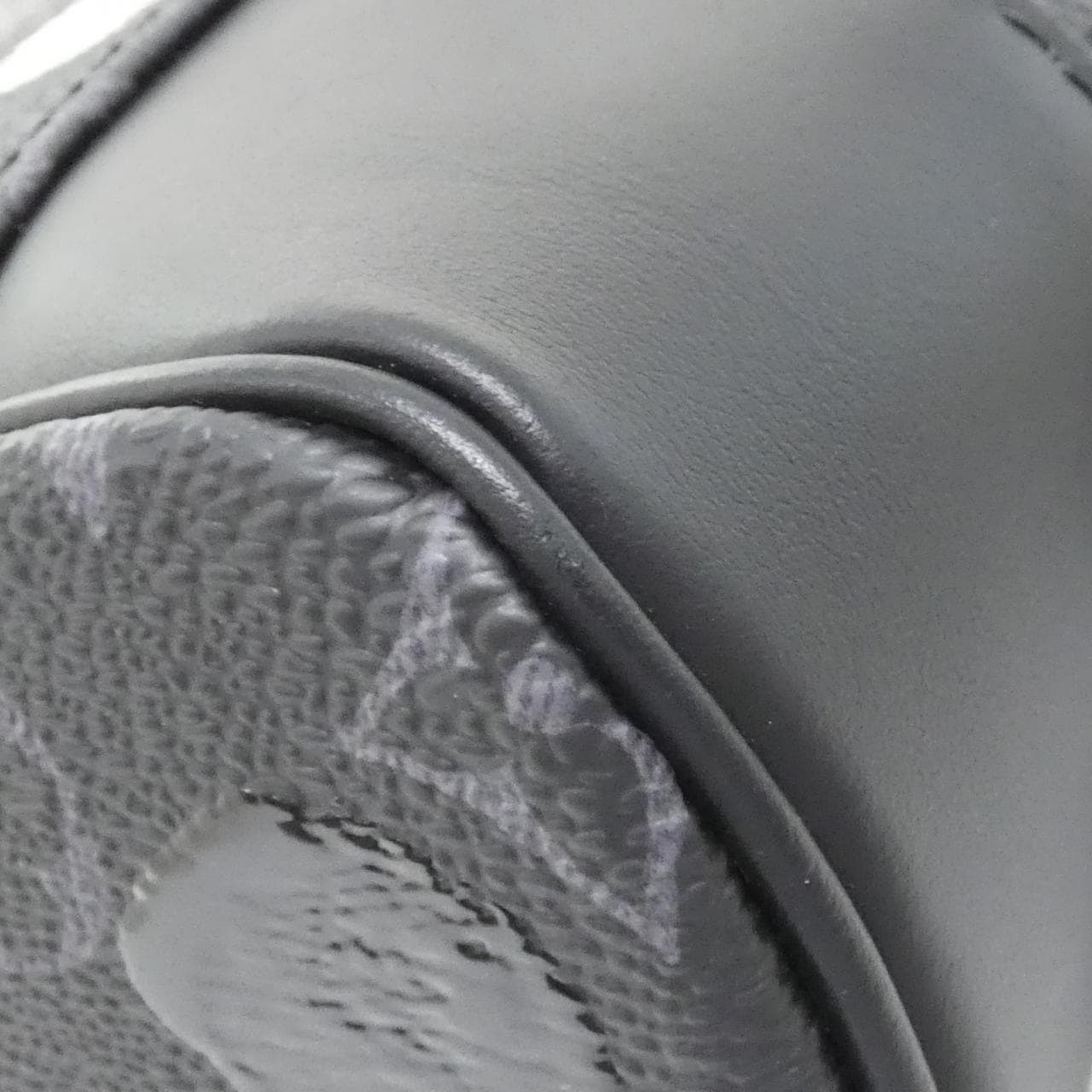 LOUIS VUITTON Monogram Eclipse (LV X YK) Christopher MM M46403双肩包