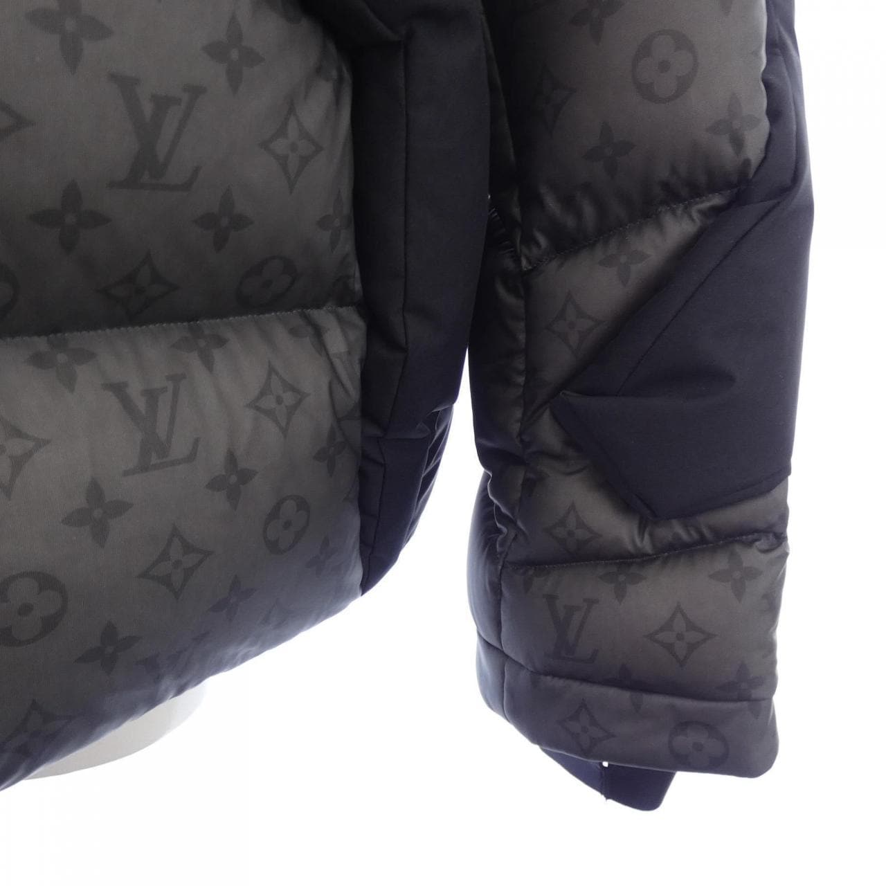 ルイヴィトン LOUIS VUITTON 2054ヒートリアクティブパファ HMB23FI64 ダウンジャケット