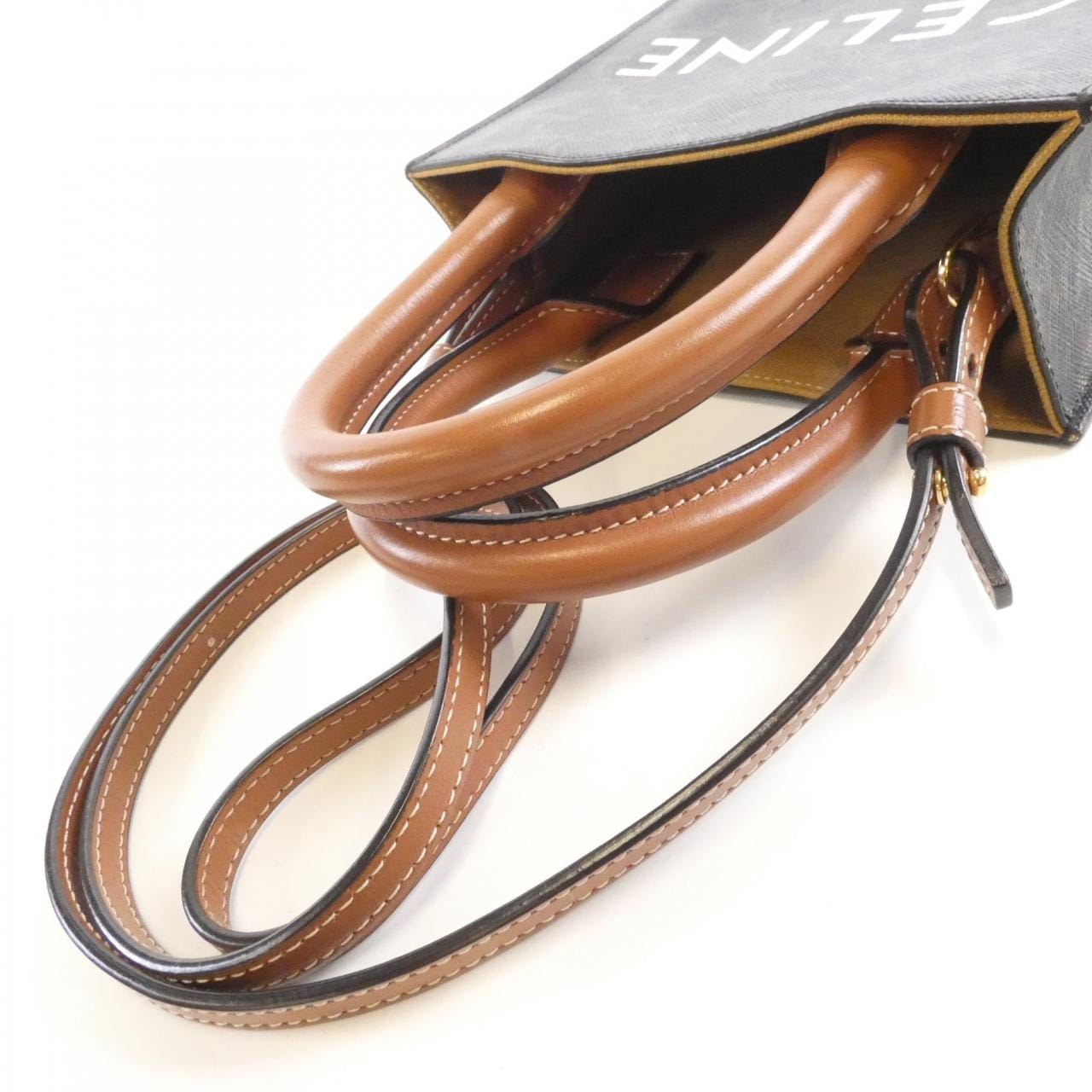 セリーヌ ミニ バーティカル カバ 194372BZK バッグ