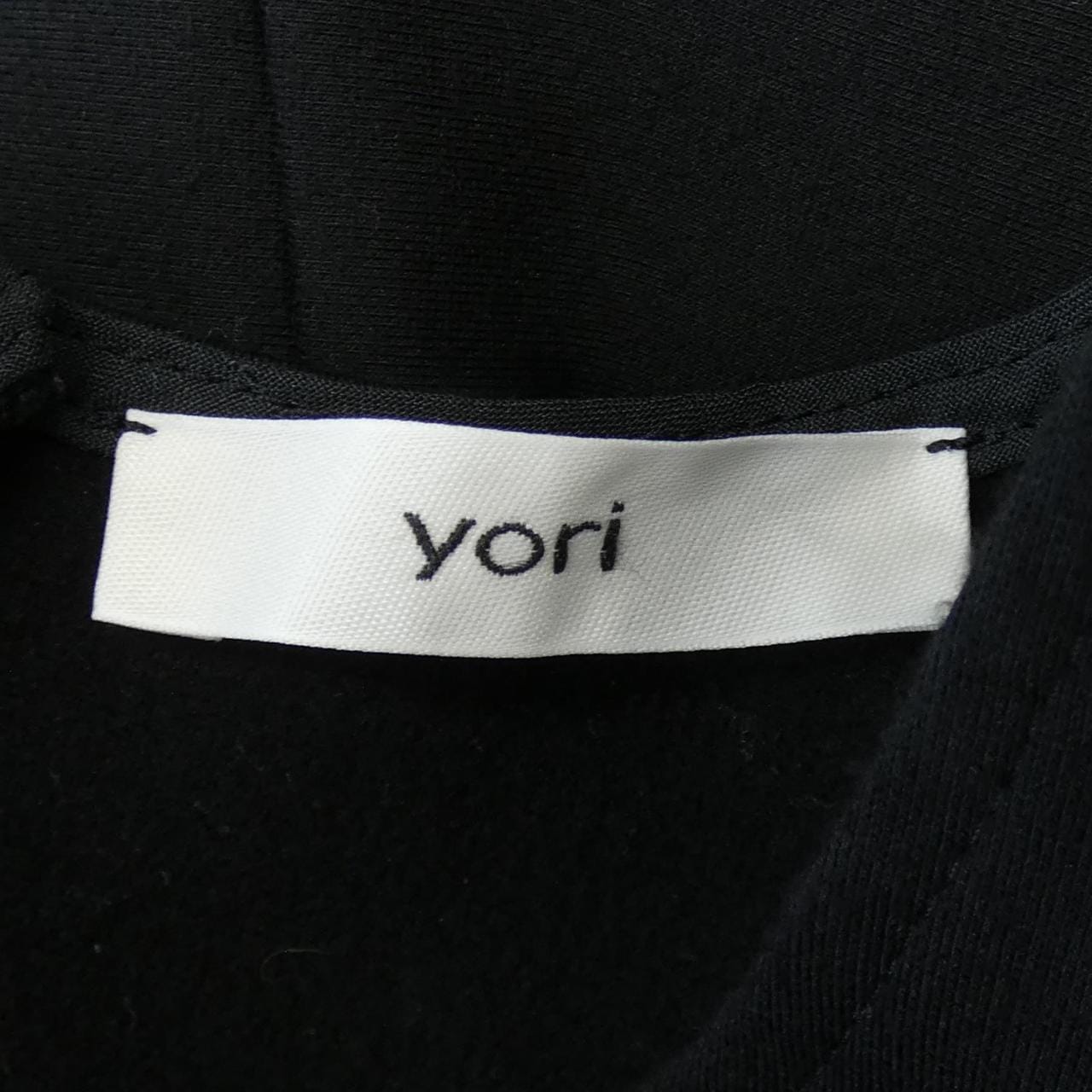 ヨリ yori トップス