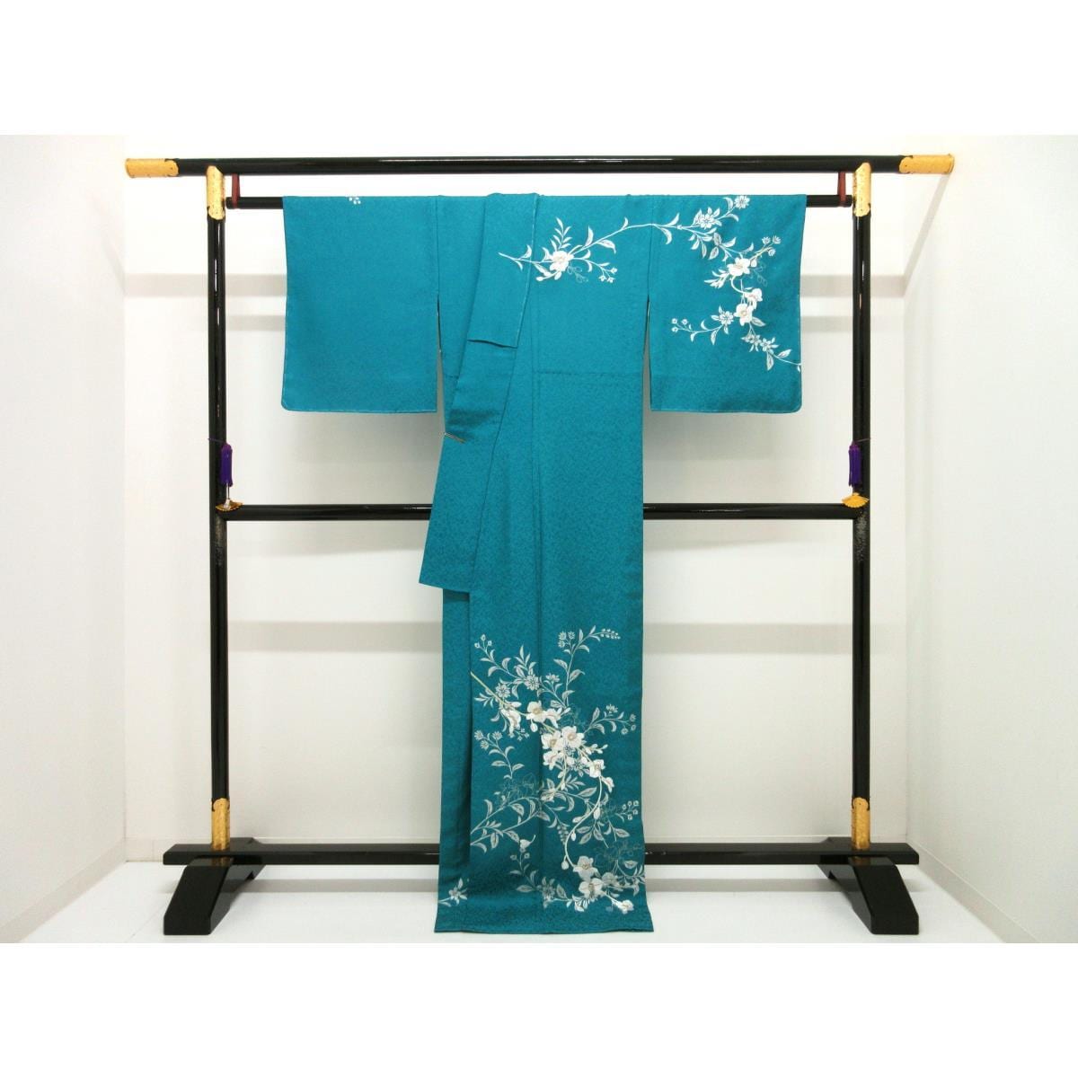 [Unused items] Single layer formal kimono with silver embroidery