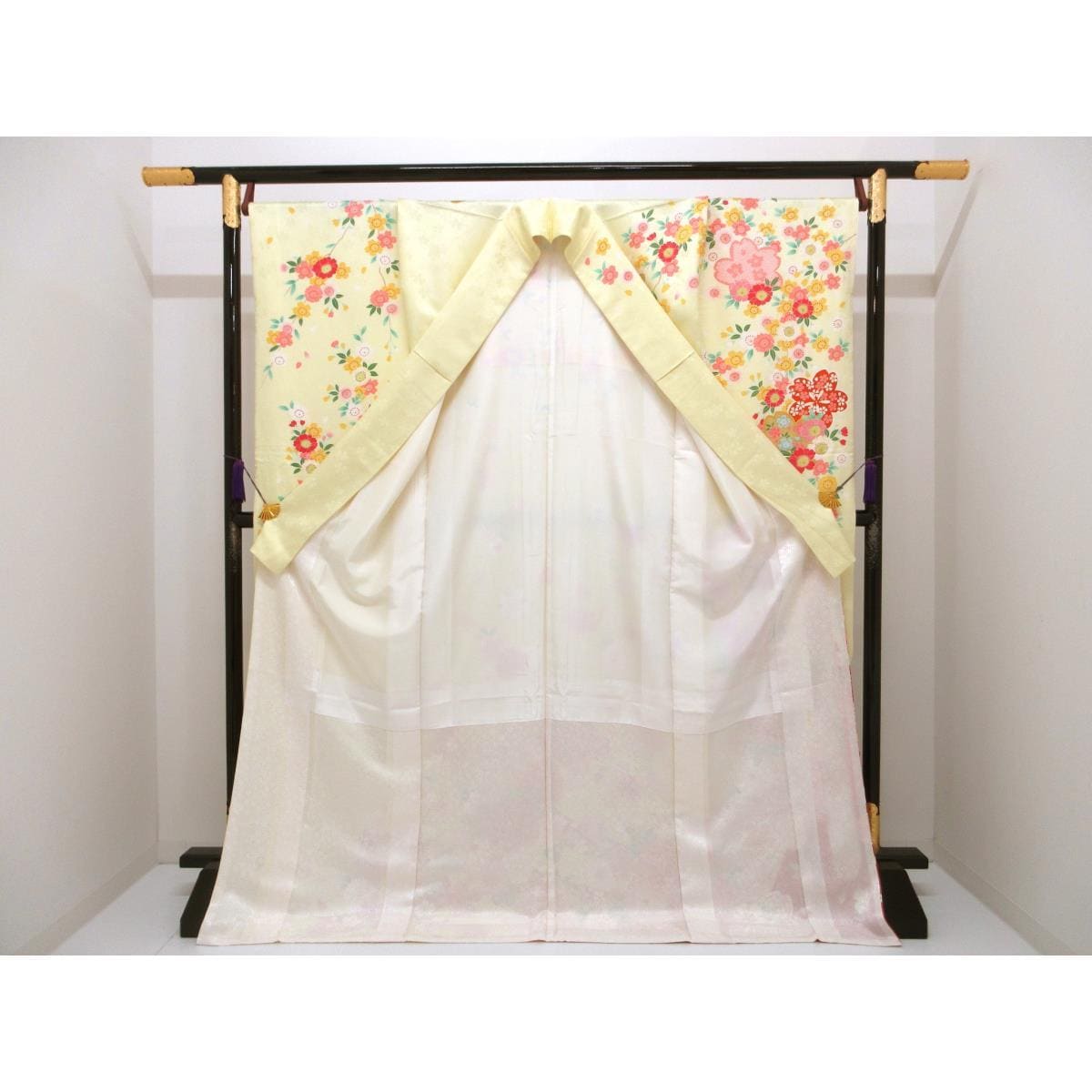 Long-sleeved kimono with gold-leaf Yuzen finish, kimono and undergarment, 2-piece set, width L size